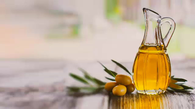 Uleiul de floarea soarelui și cel de măsline vor fi vândute la prețuri tot mai mari, din cauza producției reduse