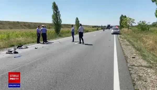 Familie distrusă într-o clipită, de DN1. Doi soți și fetițele lor s-au răsturnat cu mașina, tatăl și un copil au murit
