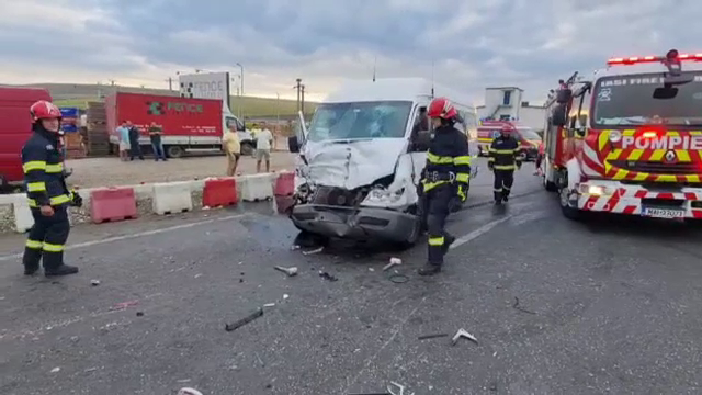 Accident grav într-o intersecție, soldat cu 10 victime. Martorii spun că în zonă au loc multe ciocniri