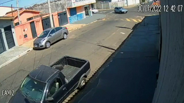 Un șofer a căzut din propria mașină, în Brazilia. Momentul a fost filmat