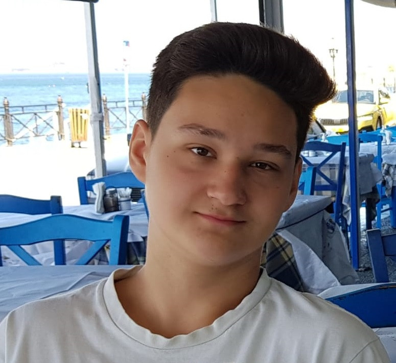 David Stocheciu are în continuare nevoie de sânge. Băiatul de 14 ani s-a electrocutat după ce s-a urcat pe un vagon de tren