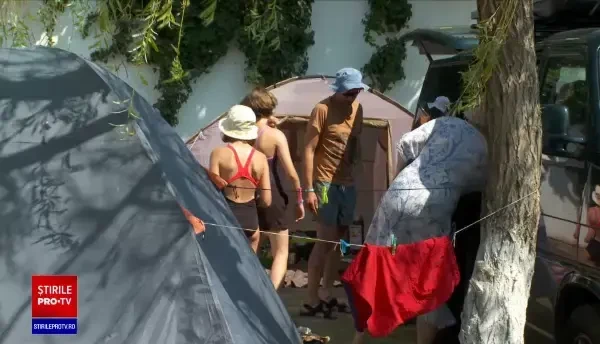 Rulota și cortul, cele mai ieftine variante de cazare pe litoral. Cât costă viața într-un camping
