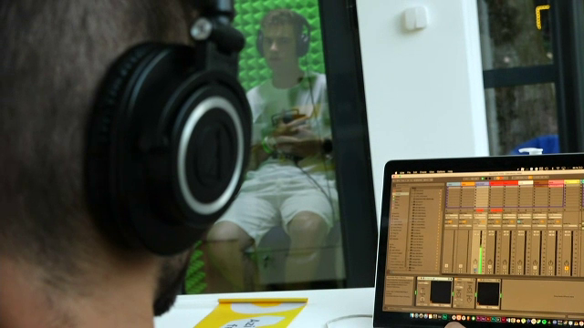 Bătăile inimilor participanților la Untold au fost transformate într-un cor, cu ajutorul Asociației Dăruiește Viață