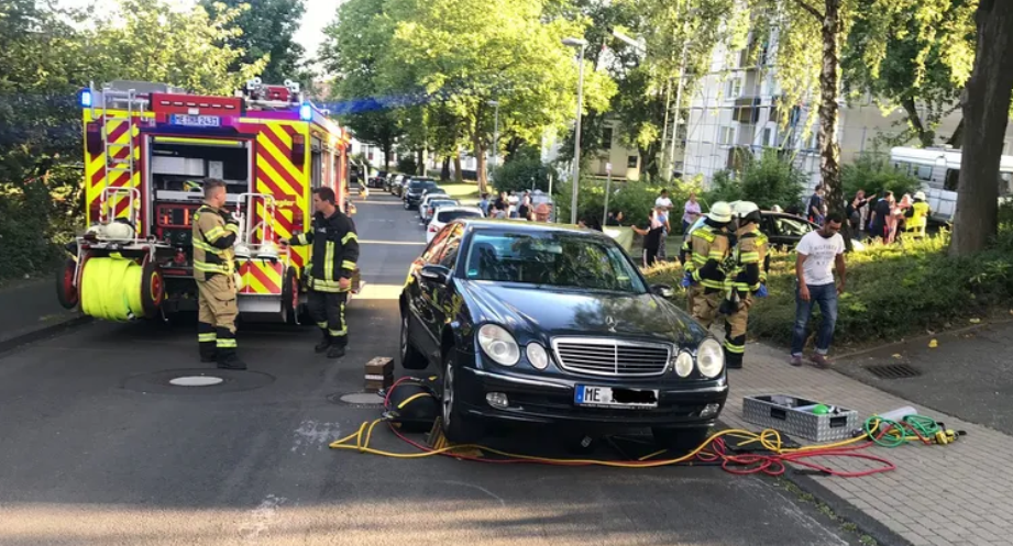 Un bărbat a murit după ce un copil de 3 ani a eliberat frâna de mână și l-a strivit. Unde se afla tatăl în acel moment