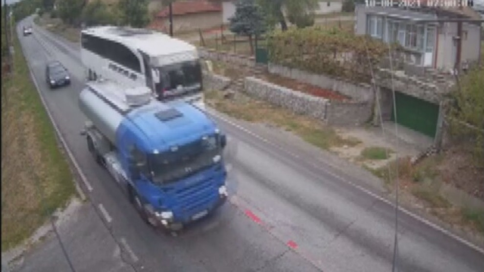 VIDEO. Autocarul în care au murit 3 români, filmat cum mergea cu viteză și făcea depășiri riscante, în Bulgaria