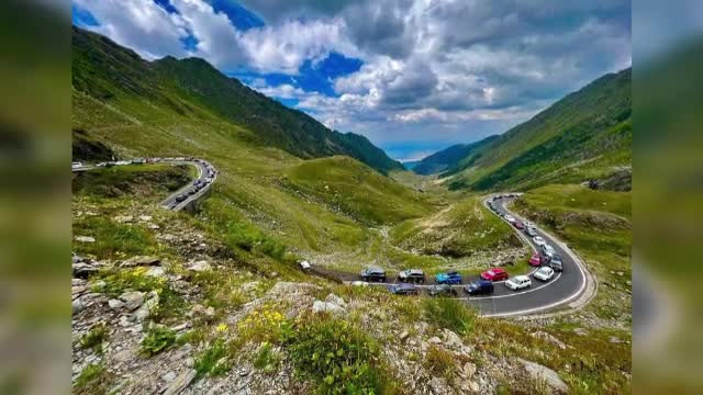 Aglomerație pe Transfăgărășan. S-au format cozi enorme până în parcarea de la Bâlea Lac