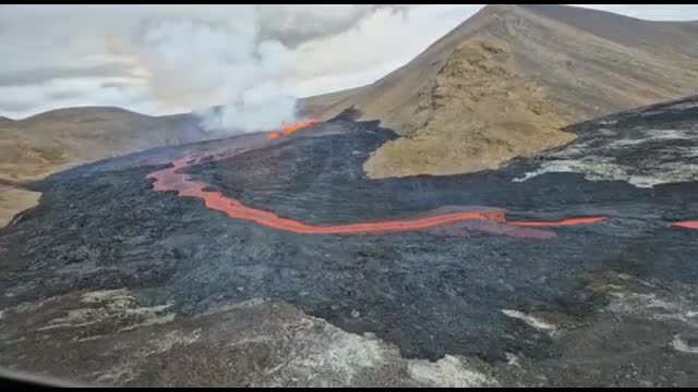 Erupția Vezuviului din 79 e.n. Orașele Pompeii și Herculaneum au fost distruse în totalitate