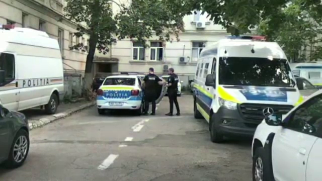 O fetiță de cinci ani a fost agresată sexual de un bărbat de 71 de ani din Craiova. Vecinii i-au anunțat pe părinți