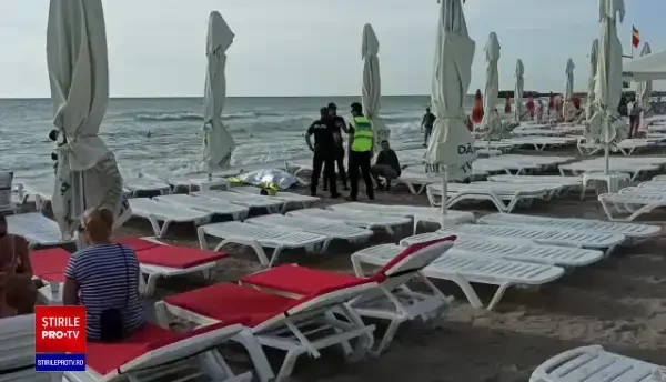 VIDEO Un tânăr de 25 de ani s-a înecat la Costineşti. Medicii nu l-au putut salva