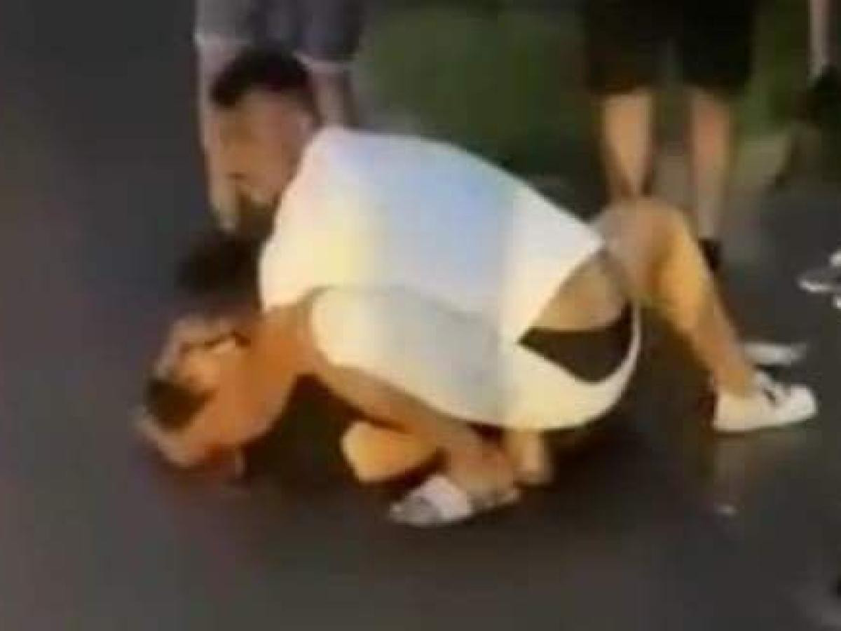 Două adolescente, spulberate pe trecerea de pietoni de un șofer care conducea cu viteză, în Brăila. Una a decedat