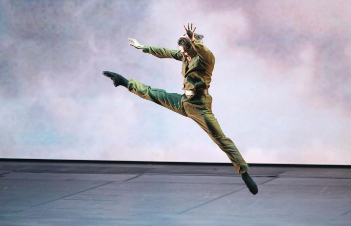 Un balerin ucrainean s-a tatuat de trei ori cu fața lui Putin. Este printre cei mai buni dansatori din lume | FOTO