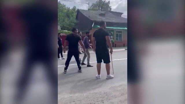 Lupte de stradă în Vaslui între două familii. Zona a fost înțesată de polițiști și jandarmi