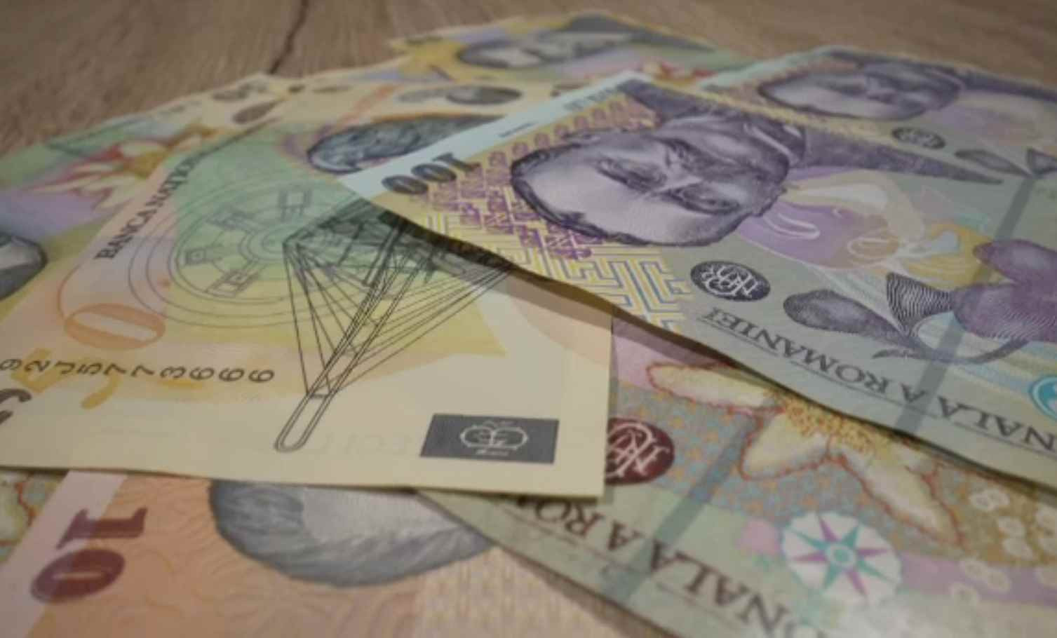 De ce încearcă românii să economisească. Topul temerilor care îi determină să pună bani deoparte