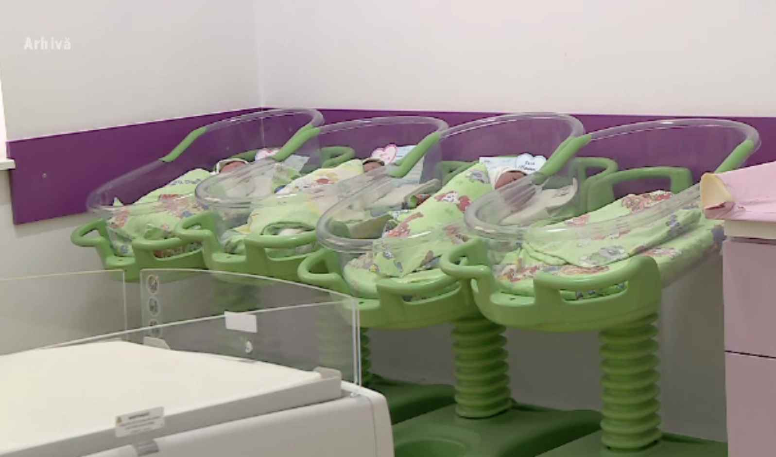 Populația României îmbătrânește vertiginos și sunt tot mai puțini copii. Cum a reușit Ungaria să stimuleze natalitatea