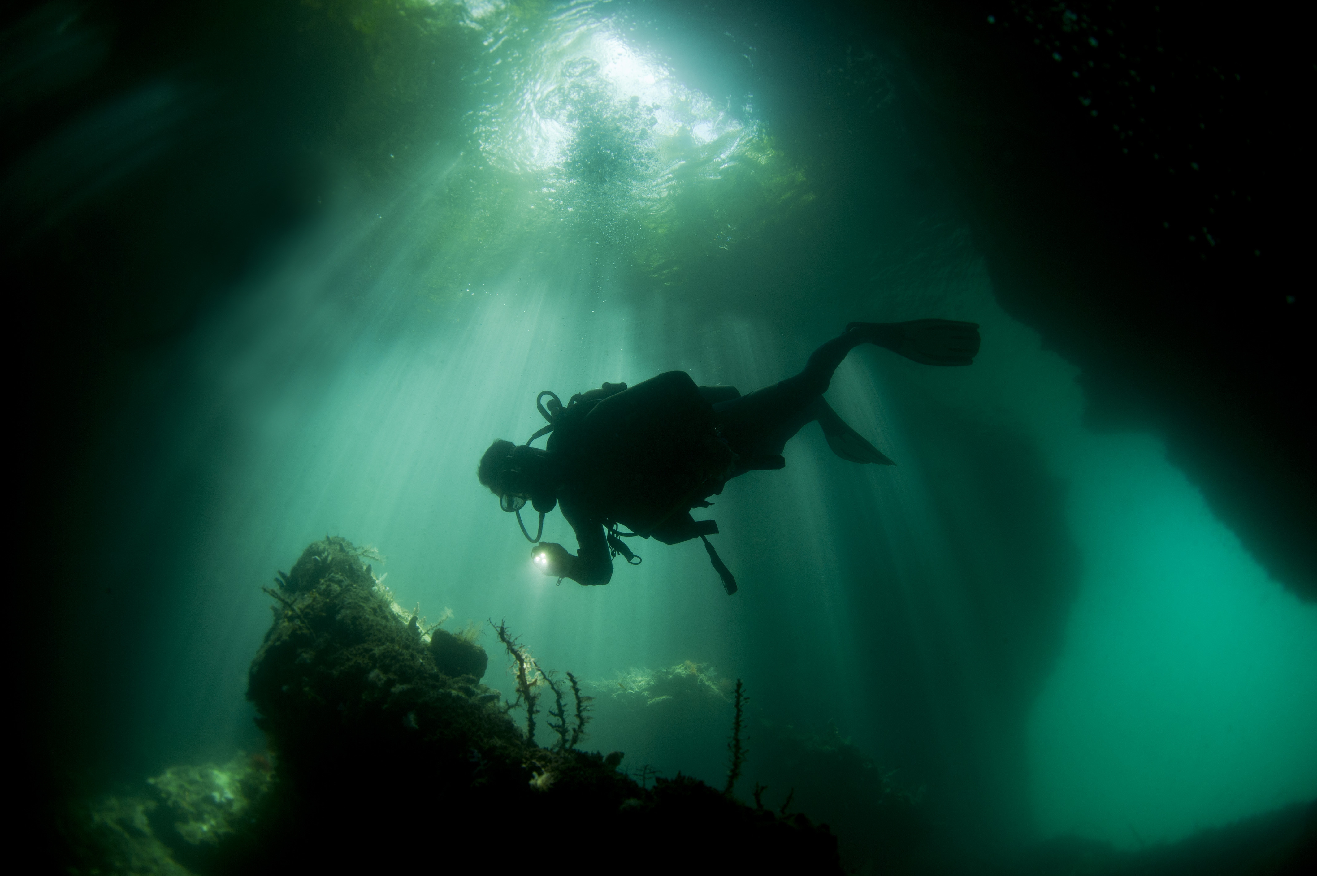 VIDEO Cum a fost găsită o navă veche de 400 de ani într-un râu din Germania