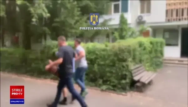 Bărbat acuzat în Marea Britanie de moartea a 39 de migranţi, depistat în Capitală