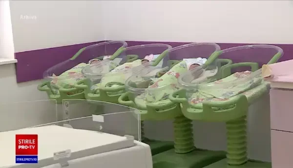 Populația României îmbătrânește vertiginos și sunt tot mai puțini copii. Cum a reușit Ungaria să stimuleze natalitatea