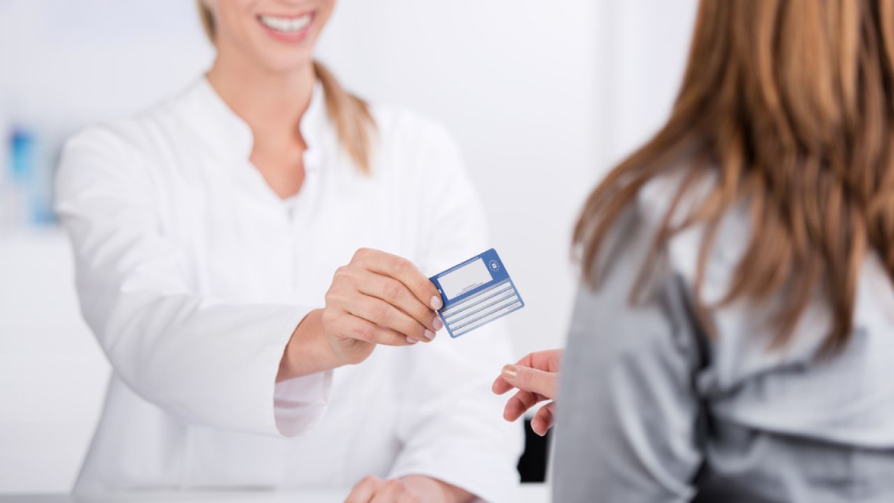 Cardul de sănătate și cartea electronică de identitate pot fi folosite simultan