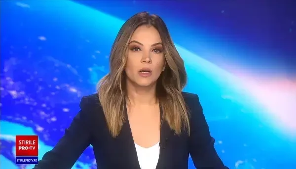 Un individ de 26 de ani, aflat sub influența drogurilor, a atacat agenții din mașina poliției