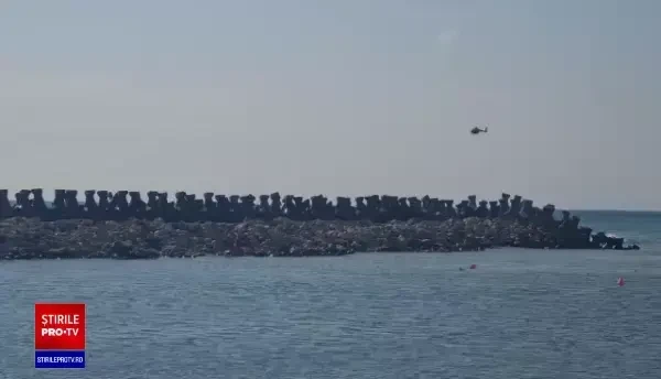 Trupul unuia dintre tinerii dispăruţi în mare la Costineşti a fost găsit între stabilopozi | VIDEO