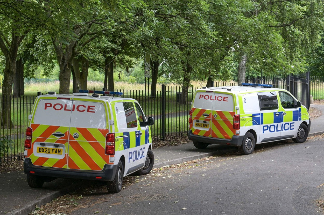 Scandal în forțele de ordine britanice: sute de polițiști excluși, inclusiv pentru infracţiuni sexuale împotriva copiilor