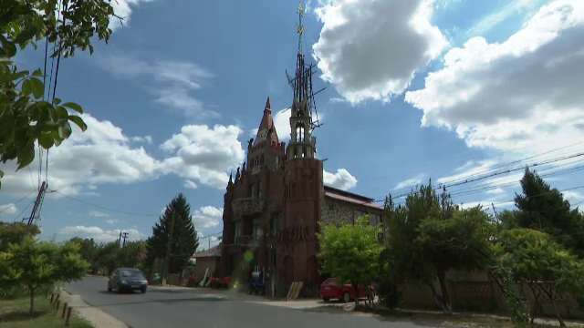Sagrada Familia din Teleorman. Ce ”capodopere” apar într-o țară în care fiecare construiește după cum îl taie capul