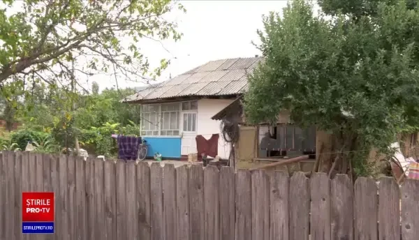 Individ din Iași arestat după ce a sărit cu furca la polițiști. Asculta manele la maxim