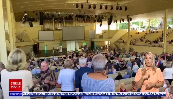 Scriitorul Salman Rushdie a fost înjunghiat pe scenă, în SUA | VIDEO