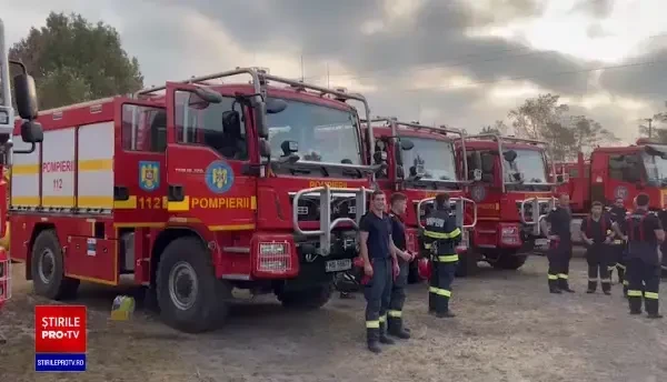 Intervenția a zeci de pompieri români care ajută la stingerea incendiilor de vegetaţie din Franţa | GALERIE FOTO