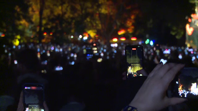 Mii de tineri prezenți la concertul Arctic Monkeys de la Summer Well. Trupa indie rock, pentru prima oară în România