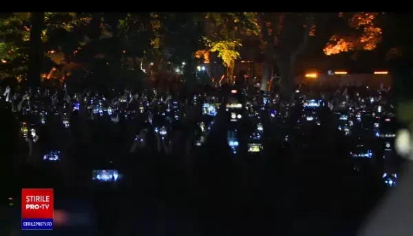 Mii de tineri prezenți la concertul Arctic Monkeys de la Summer Well. Trupa indie rock, pentru prima oară în România