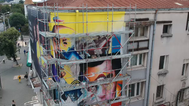 Clădirile cenușii din Ploiești au fost readuse la viață de artiștii stradali. ”Este unul dintre cele mai minunate lucruri”