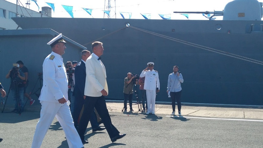 Ziua Marinei, sărbătorită în portul militar din Constanța. Slujba oficiată de ÎPS Teodosie, întreruptă