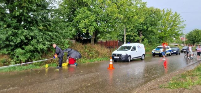 Bărbat de 35 de ani, reţinut după ce a lovit mortal cu maşina o fată de 12 ani, în județul Botoșani