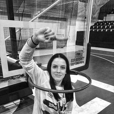 O baschetbalistă româncă, în vârstă de 18 ani, a murit în somn chiar de ziua ei