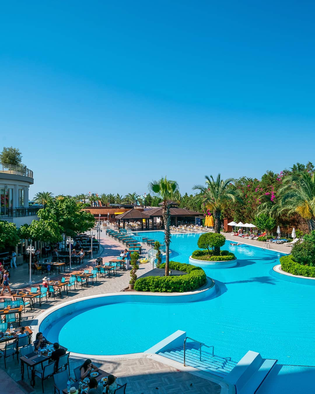 Un băiat de 14 ani a murit înecat într-o stațiune din Turcia, la nunta familiei