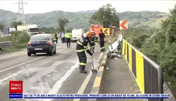 Carambol cu patru mașini, în Prahova. Un bărbat a murit și patru persoane au fost rănite