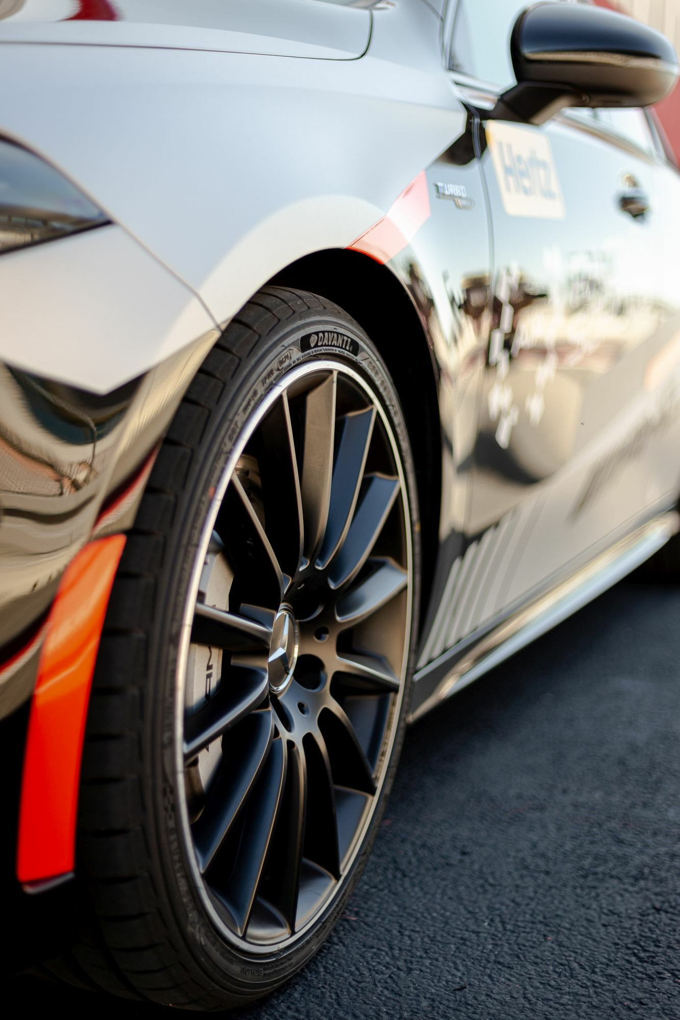 (P) Încă mai rulezi cu anvelopele de iarnă pe timp de vară?