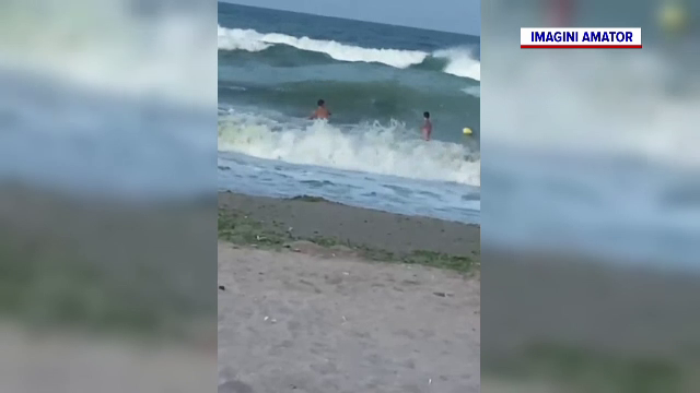 Ultimele imagini cu cei doi tineri dispăruți în mare, la Costinești, în timpul unei furtuni puternice | VIDEO