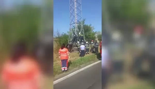 Accident pe DN 71, la ieşirea din Mircea Vodă, Dâmbovița. O persoană, încarcerată