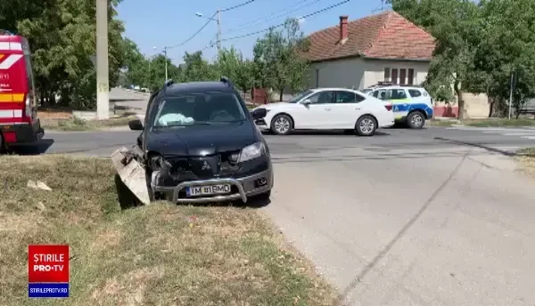 VIDEO Accident între două mașini, lângă Timișoara. Ambii șoferi erau băuți | GALERIE FOTO