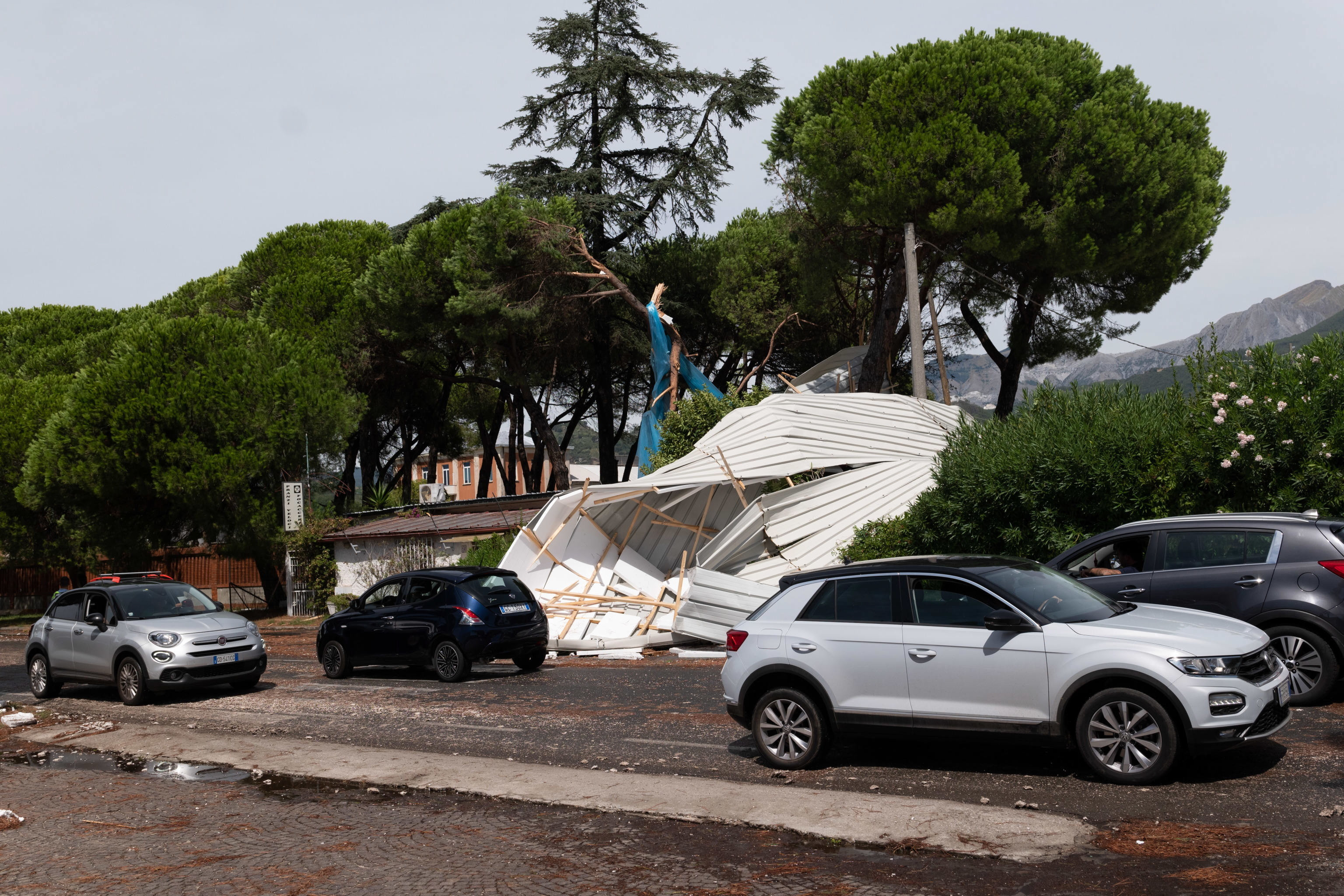 VIDEO Furtună violentă în Toscana. Doi oameni au murit și alți 18 au fost răniți