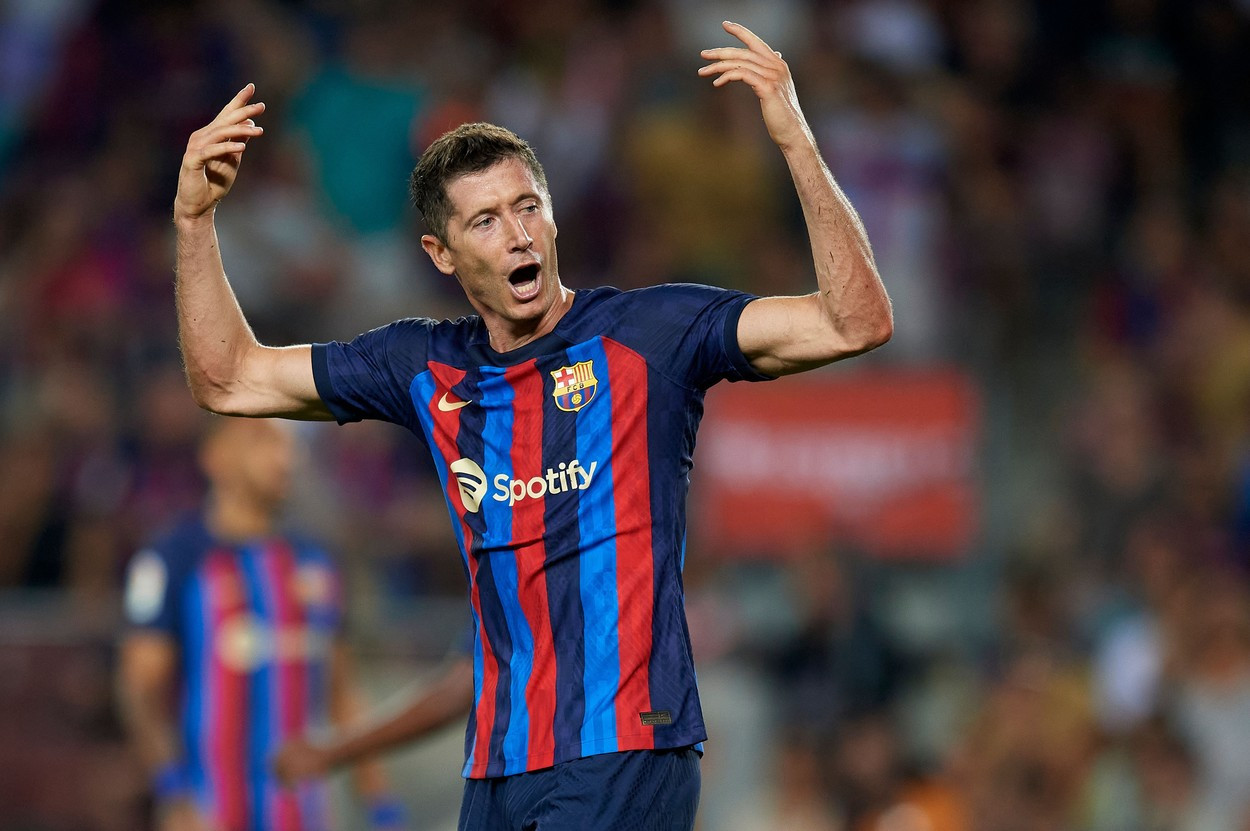Robert Lewandowski, rugat de oficialii de la FC Barcelona să nu mai înscrie goluri. Care este motivul