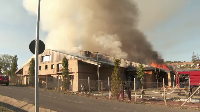 Complex hotelier de la Salina Turda, distrus de un incendiu violent. Turiștii au ieșit doar cu hainele pe ei