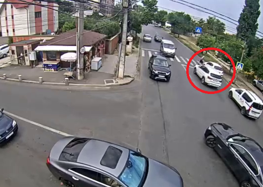 VIDEO O femeie a murit după ce a fost lovită de o mașină pe trecerea de pietoni, în Popești Leordeni