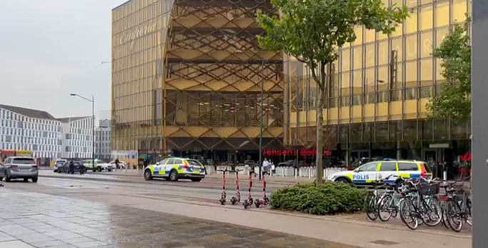 VIDEO Focuri de armă într-un mall din Suedia. Un bărbat a murit