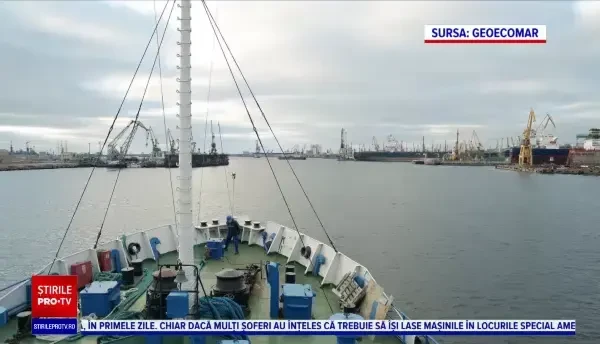 Pete de petrol pe fundul mării, în dreptul Cazinoului din Constanța. Scafandrii cercetează zona