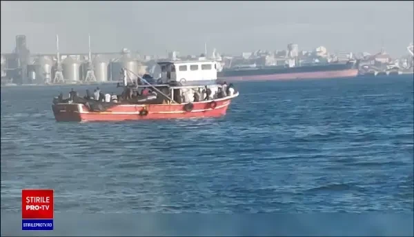 Navă supraîncărcată cu migranți, descoperită în largul Mării Negre, în dreptul stațiunii Vama Veche