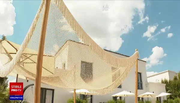 Numărul hotelurilor de pe litoral care acceptă doar adulți s-a dublat în ultimii doi ani. Tarifele ajung și la 700 lei/noapte