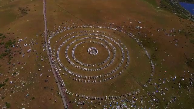 Spirală formată din mii de oameni. Ce au sărbătorit miile de participanți din toată lumea